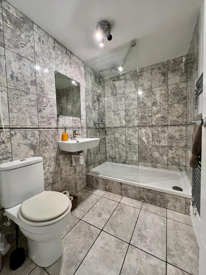 לונדון Great 2 Bedrooms Apartment 15 Mins From The Centre מראה חיצוני תמונה